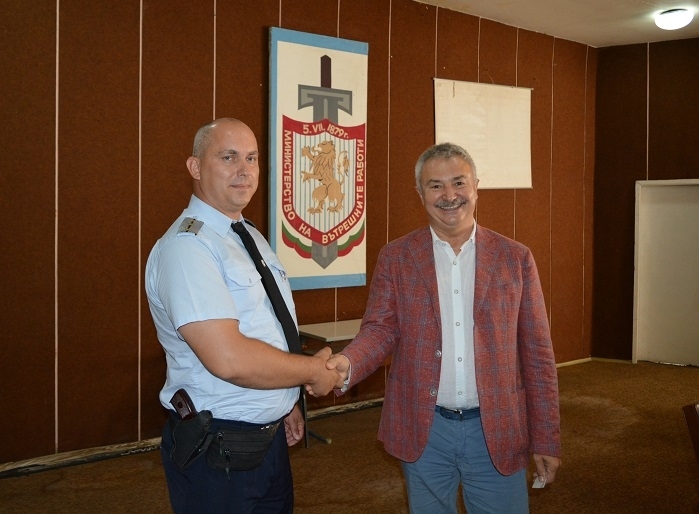 Смарт телевизор андроид е подаръкът с който бе награден инспектор