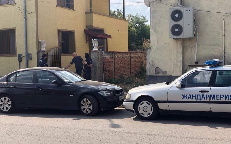 Осем души са арестувани при специализираната операция срещу телефонни измамници блокирала