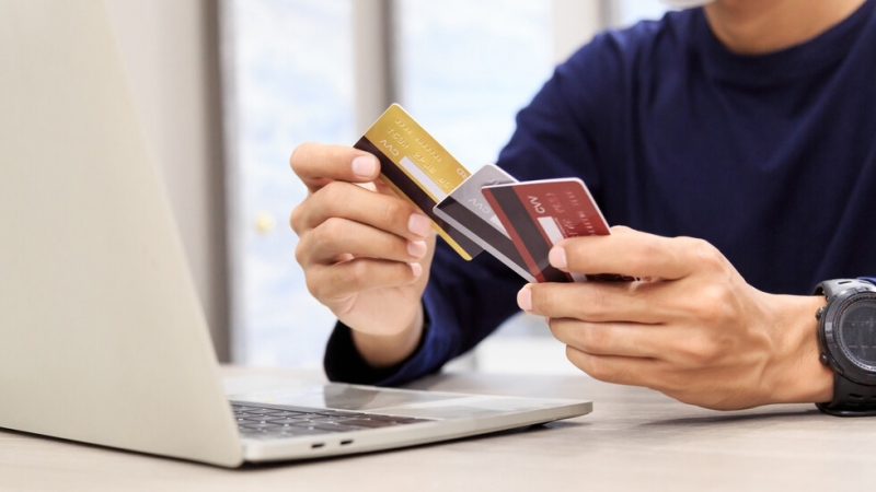 Безплатно и автоматично се превалутират и кредитите и спестявания без