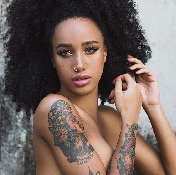 Шоколадовата красавица Ерика Криси се превърна в новата забележителност на