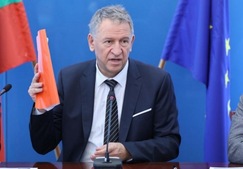 Кацаров предлага безплатни лекарства за болните от лупус