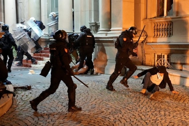 Сблъсъци по време на антиправителствените протести в Белград