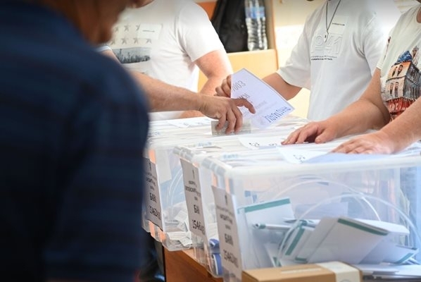 27 1 е избирателната активност към 18 00 часа на вота за