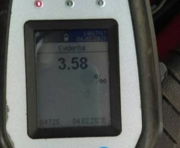 Мъртво пиян шофьор е заловен от полицейски слуцжители на магистрала