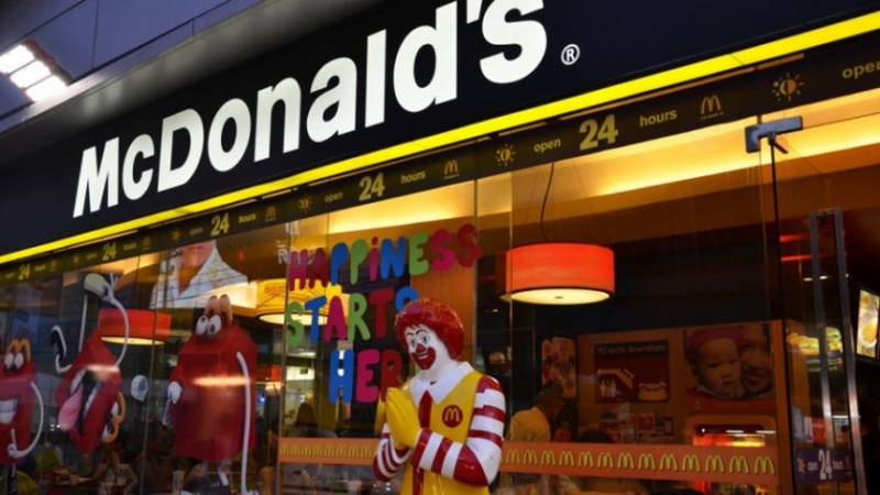 Веригата за бързо хранене McDonald s временно затваря офисите си в