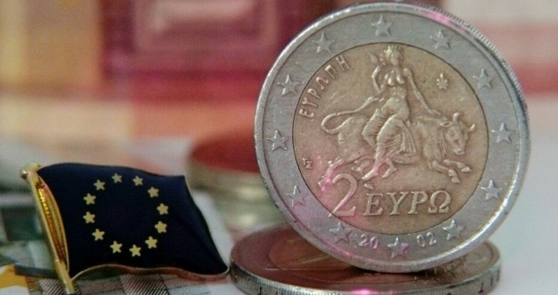 Преводите в евро до страни от Eвропейския съюз поевтиняват с