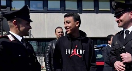 Момчето герой което спаси 50 души от атентат в Милано