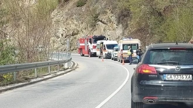 Семейство катастрофира край Смолян медицинският хеликоптер ще транспортира момченце на