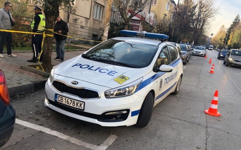 Във Велико Търново полицията евакуира два жилищни блока съобщиха от