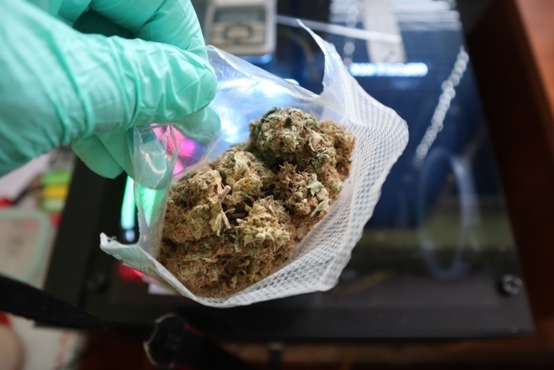 Полицаи тарашиха домове във Врачанско откриха куп наркотици съобщиха от