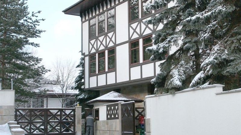 Почетният председател на ДПС Ахмед Доган е придобил официално Боянските