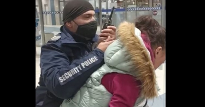Арестуваха млада жена без маска в столичното метро /снимка/