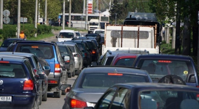 Хиляди тръгват на път в последния от трите почивни дни