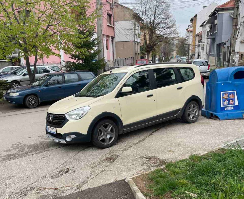 Наглостта на някои шофьори във Враца явно няма граници установи