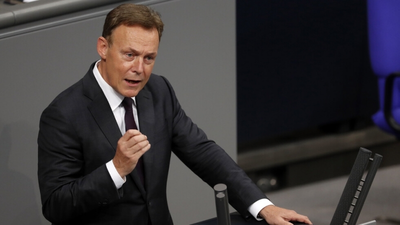 Заместник председателят на германския Бундестаг Томас Оперман почина внезапно след като