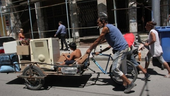 Полицията е заловила мъж и дете откраднали желязо от хале