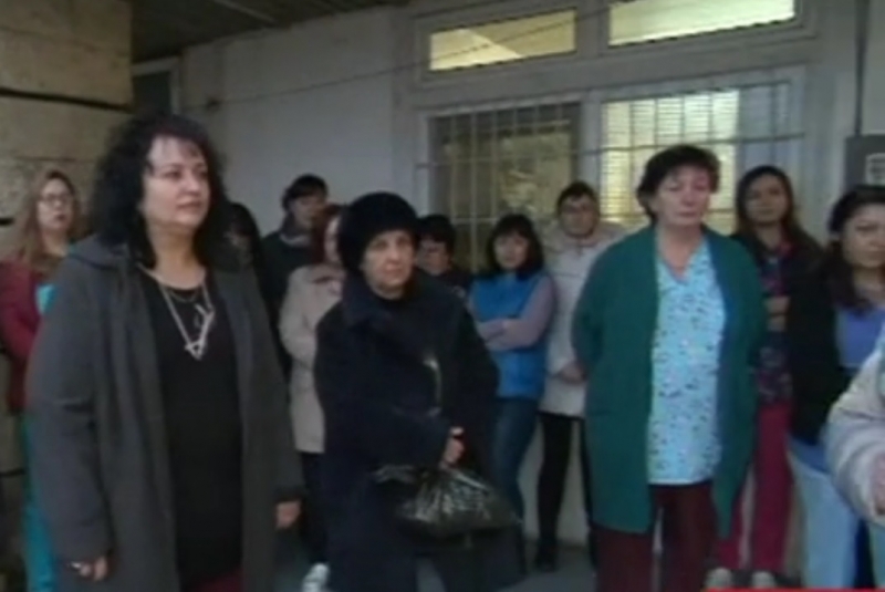 Медиците от болницата в Козлодуй излязоха на протест Те отказват