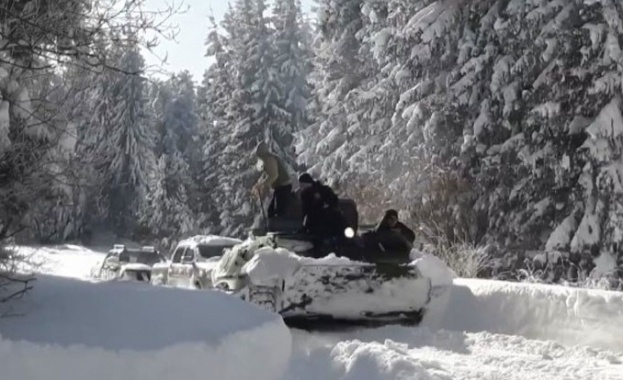 Блокираните в снежен капан в Родопите на Върховръх и село