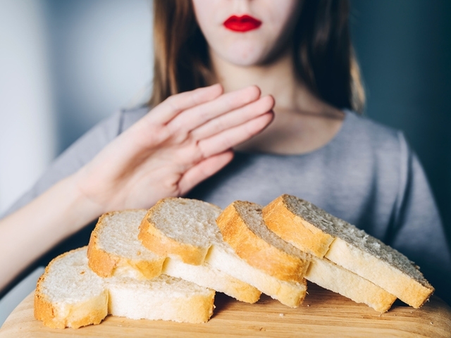 Уханен топъл намазан с билково масло Хлябът присъства всекидневно на