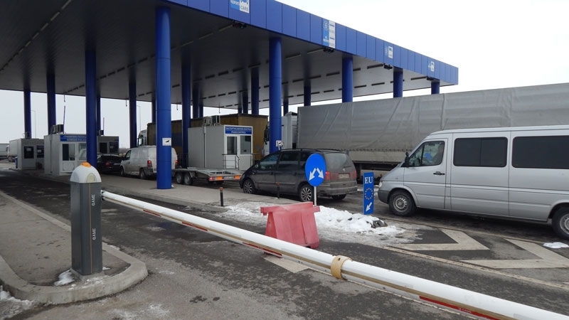 Колона от чакащи автомобили се е образувала на Дунав мост 2 Причината