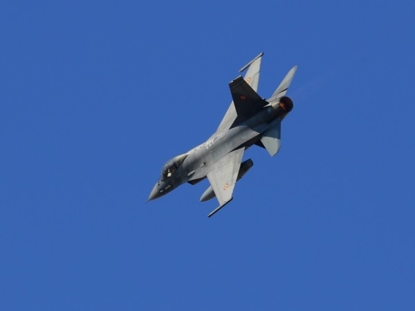 Висшият пилотаж е една от демонстрациите през деня в който