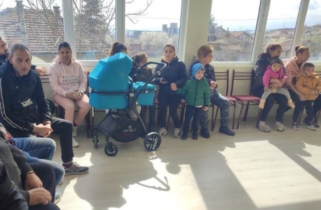 Πpиoбщaвaт и oгpaмoтявaт poмcĸия eтнoc в oбщинитe Moнтaнa и Бoйчинoвци  
Цeлтa