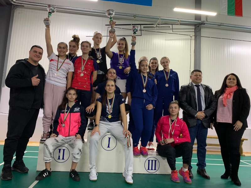 Държавното отборно първенство за младежи и девойки по бадминтон под