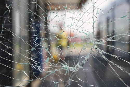 Полицията издирва вандал нанесъл щети по частен дом в Берковица
