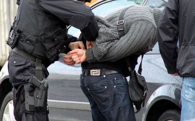 Тикнаха в ареста млад мъж, продавал наркотици във Враца, съобщиха