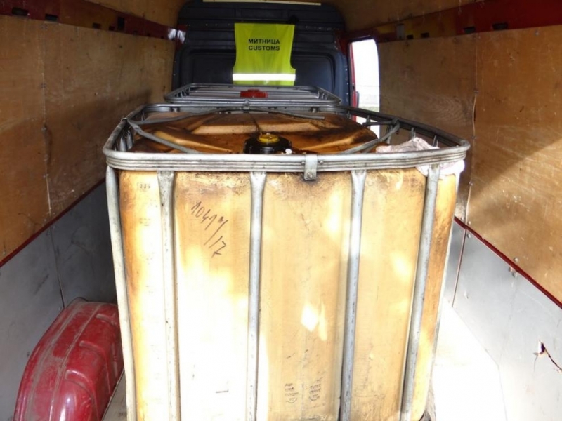 1100 литра дизелови гориво задържаха митнически служители от ГД Митническо