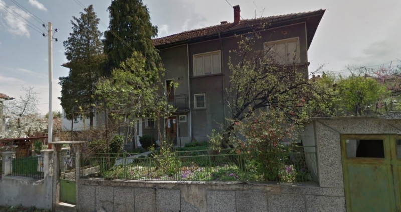 Частен съдебен изпълнител сложи на тезгяха голяма къща в Монтанско