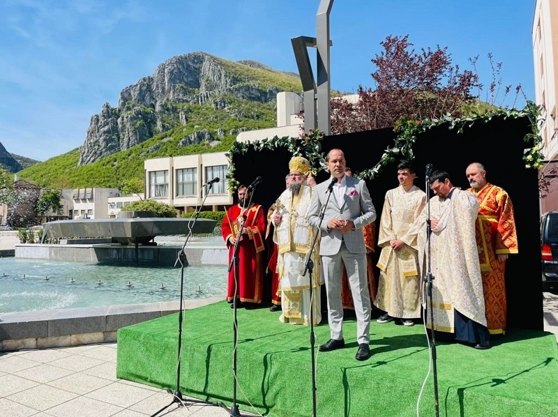 Стотици жители и гости на Враца празнуваха заедно Великден съобщиха