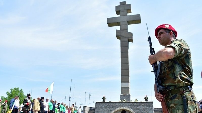 Всенародното поклонение за Деня на Христо Ботев на връх Околчица събира хиляди жители и гости на Враца