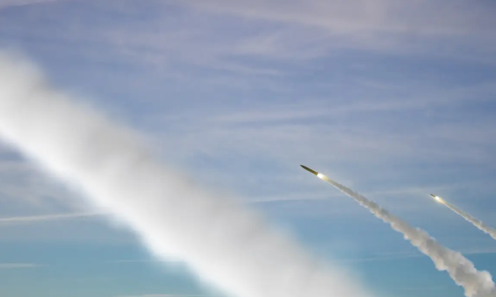 Сирийските военни съобщиха че израелски въздушен удар проведен рано във