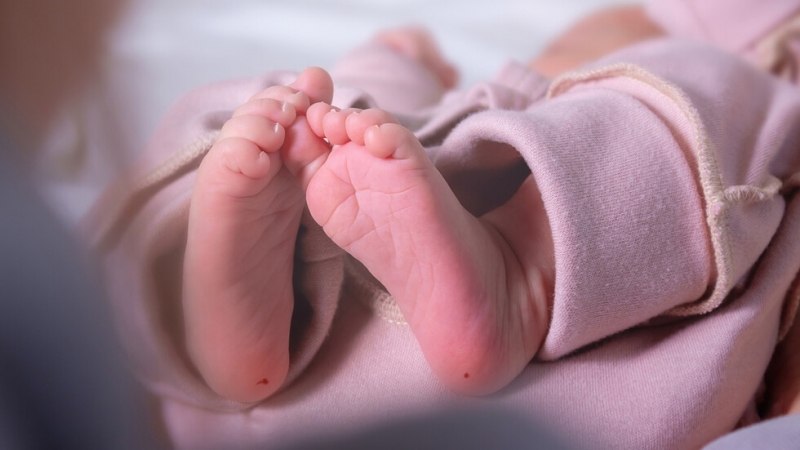 Досъдебното производство за разменените бебета е спряно съобщиха от Софийската