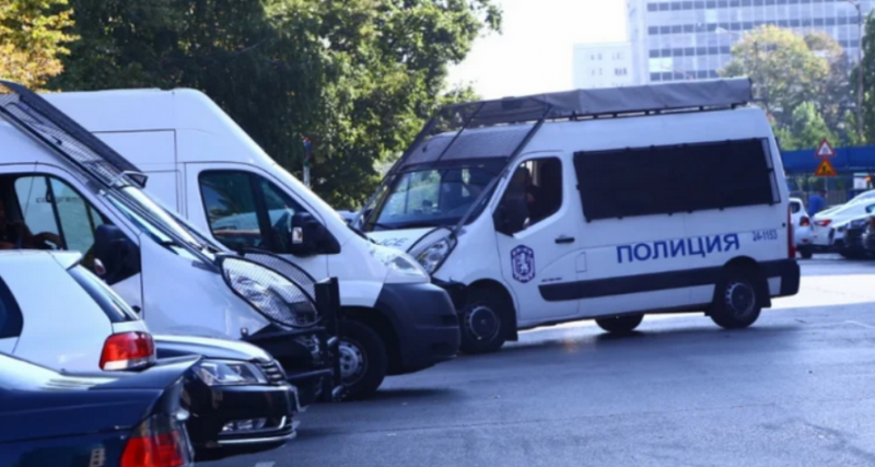 Полицията разследва бой между тийнейджъри в центъра на Ботевград съобщи