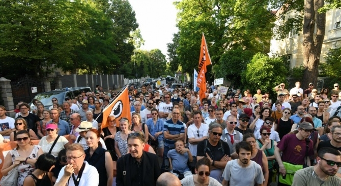 Редица италиански профсъюзи в транспортната образователната медицинската и други