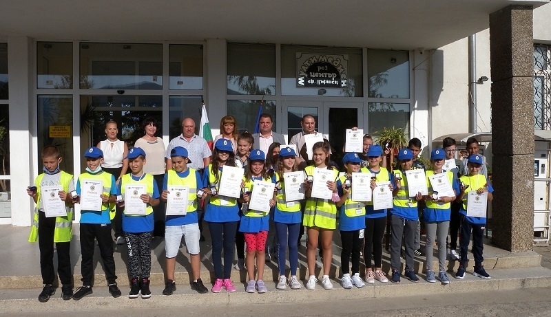 Учебният ден за учениците от V клас на СУ Иван