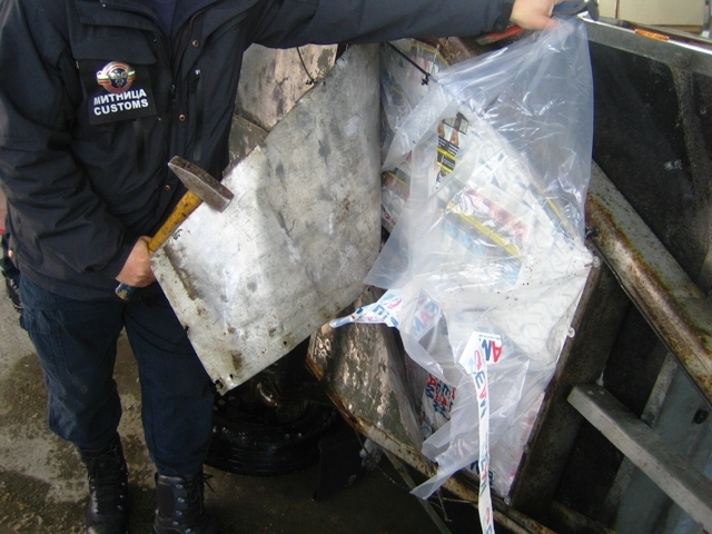 Опит за незаконен износ на 48 500 къса 2425 кутии