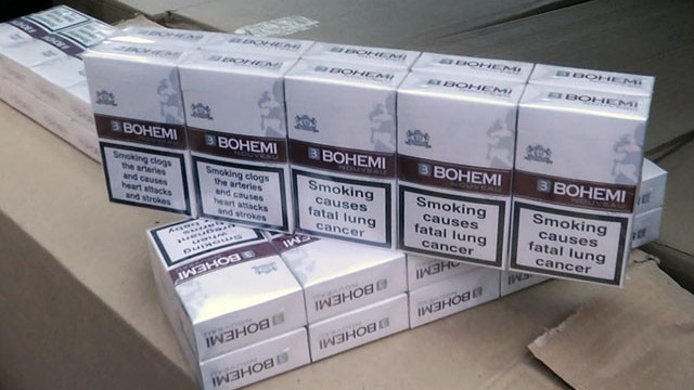 Полицаи намериха контрабандни цигари в кафенето на жена в Лом