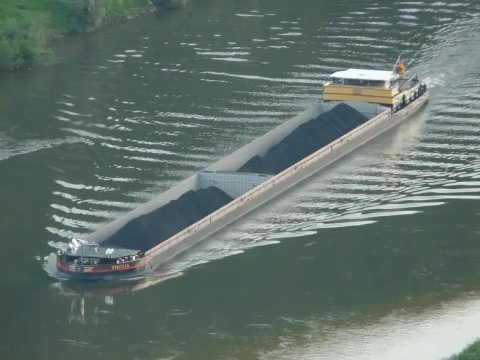 Шлеп натоварен с 1500 тона въглища от Русия е потънал