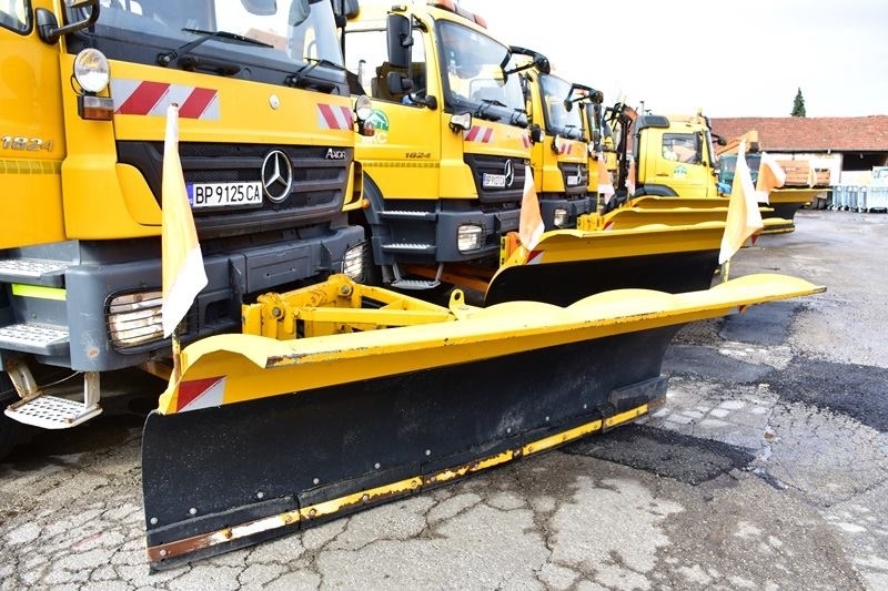 Остава по малко от 1 година до изборите през октомври когато