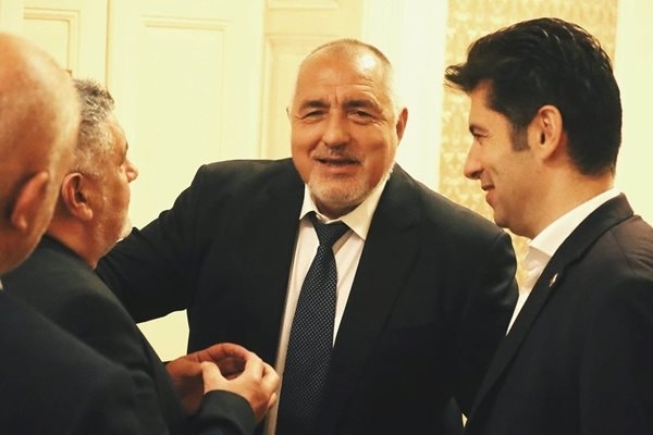 Депутатите гласуваха на първо четене прекратяването на концесията на Лукойл