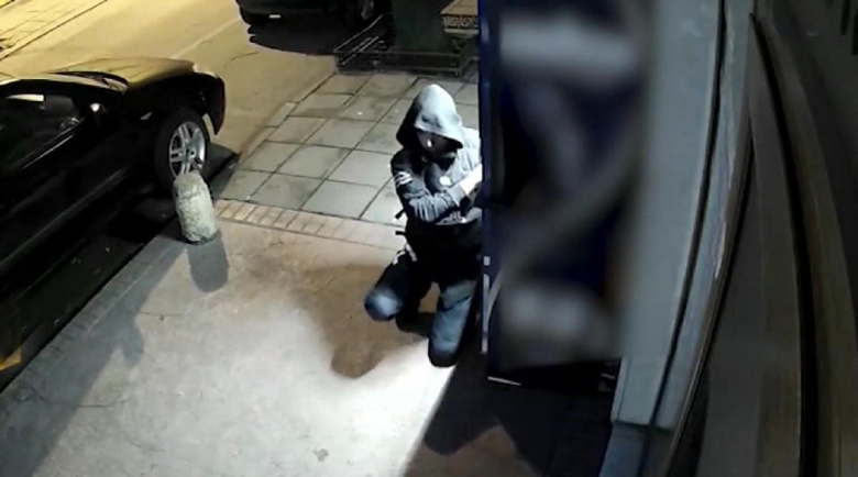 Криминално проявен е откраднал пари цигари и шоколади от кафе аперетив