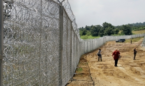 Оградата по границата с Турция е повредена на четири места