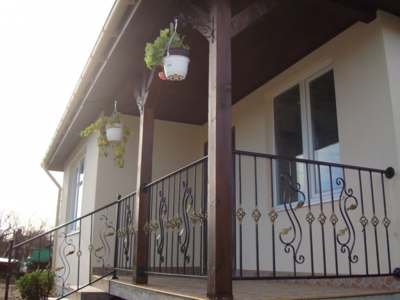 Частен съдебен изпълнител сложи на тезгяха къща с пристройка в