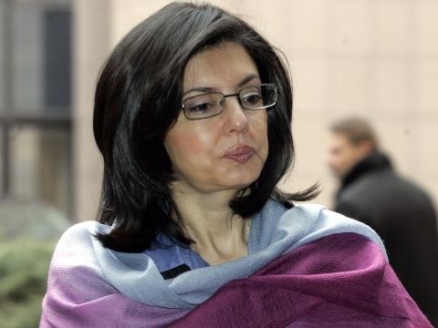 Кунева скочи на Радан по време на първи конгрес на реформаторите