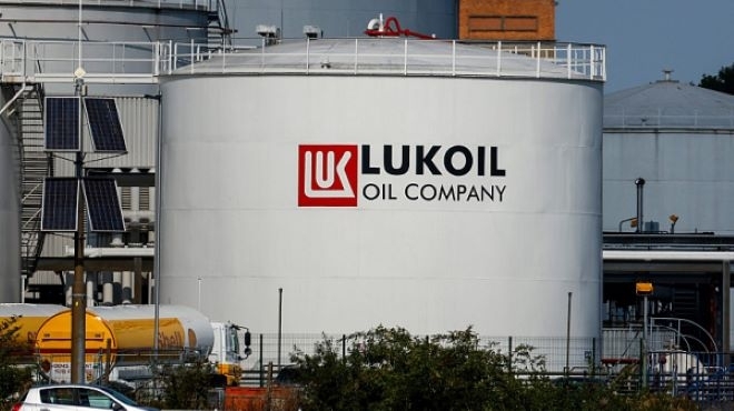 Financial Times: Шътдаунът провалил сделката на "Гънвор" за "Лукойл"