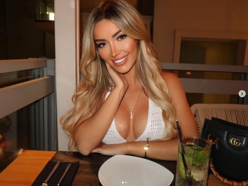 Красавицата Шарлот Елиз Фокс за пореден път нагорещи мрежите с