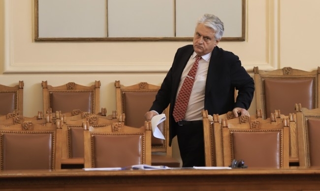 Вътрешният министър Бойко Рашков твърди че началник от СДВР е